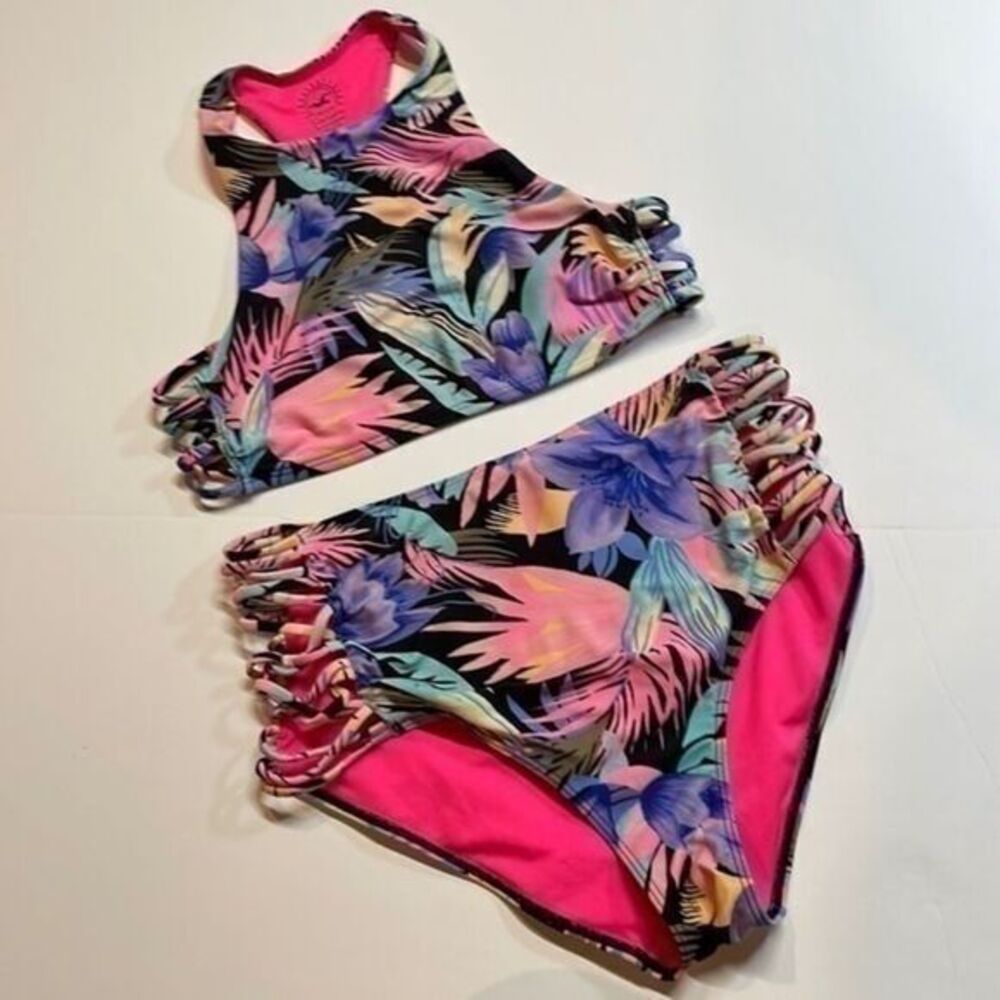 Hollister women’s two piece bathing suit. Tropical print. L/M